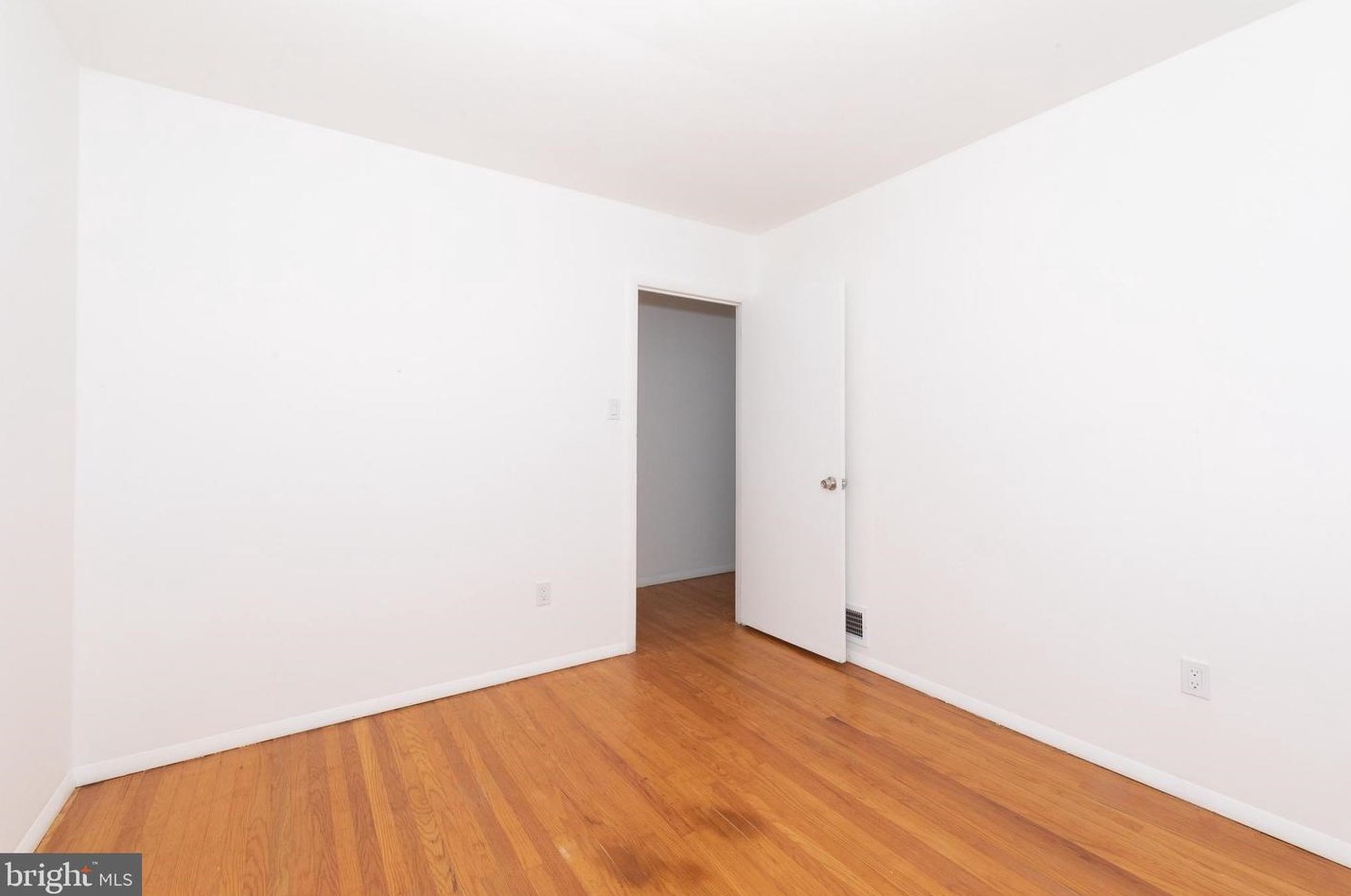 1552 Fitzwatertown Rd, Willow Grove PA  19090-4343 exterior