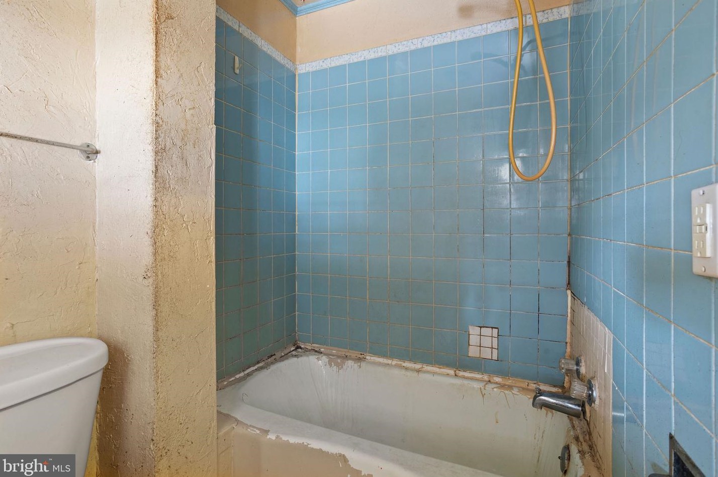 810 Kohn St, Norristown PA  19401-3742 exterior