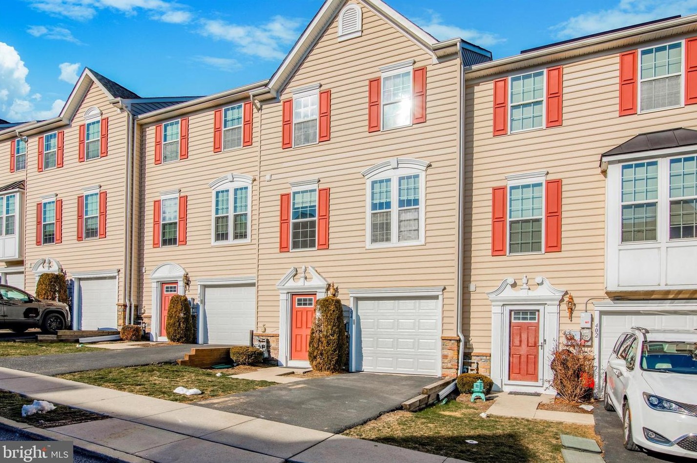 404 Susan Cir, North Wales PA  19454-1414 exterior