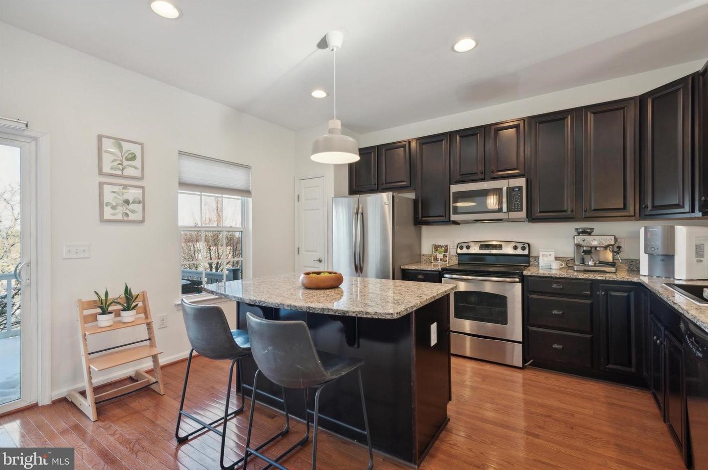 404 Susan Cir, North Wales PA  19454-1414 exterior