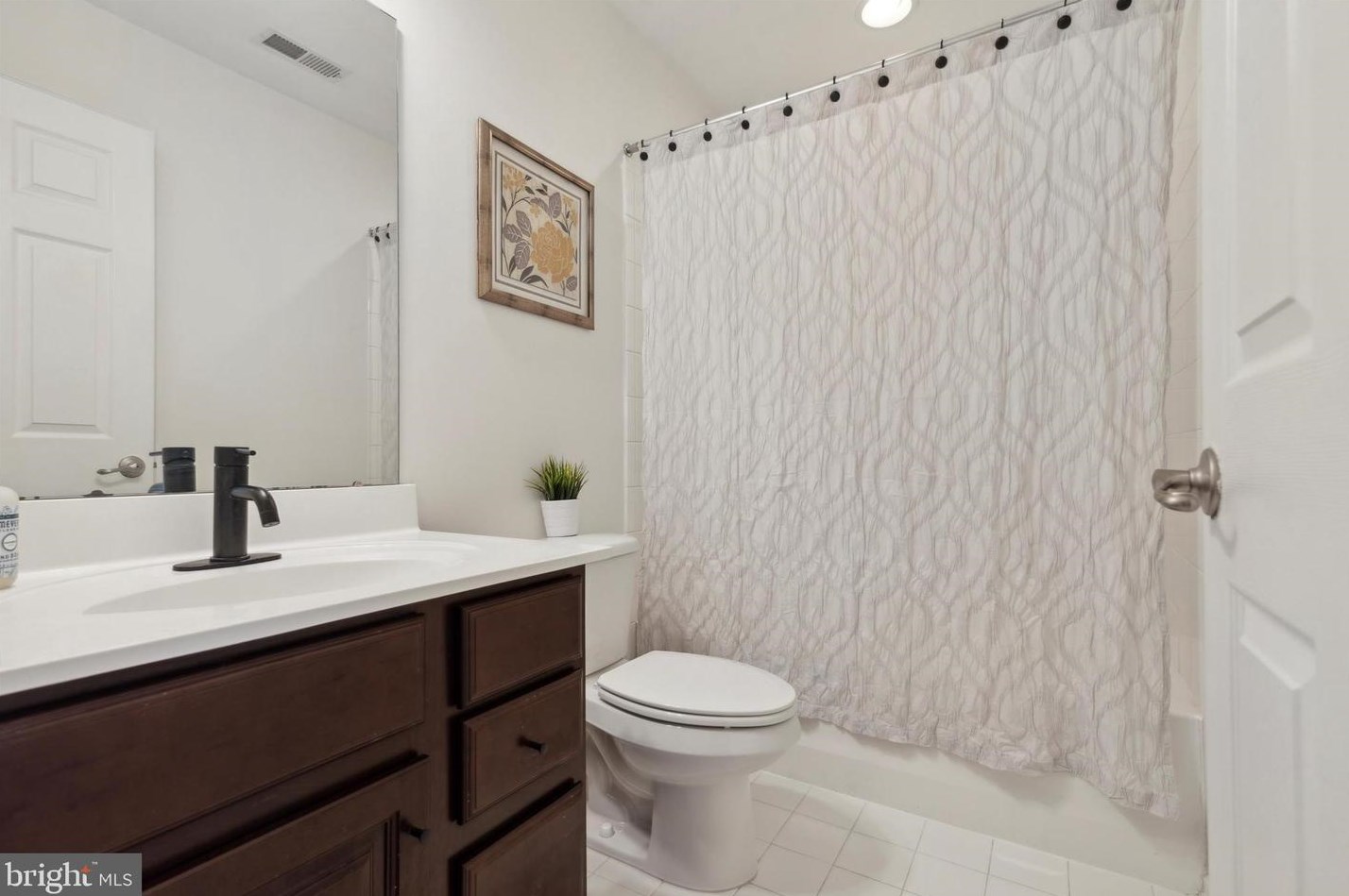 404 Susan Cir, North Wales PA  19454-1414 exterior