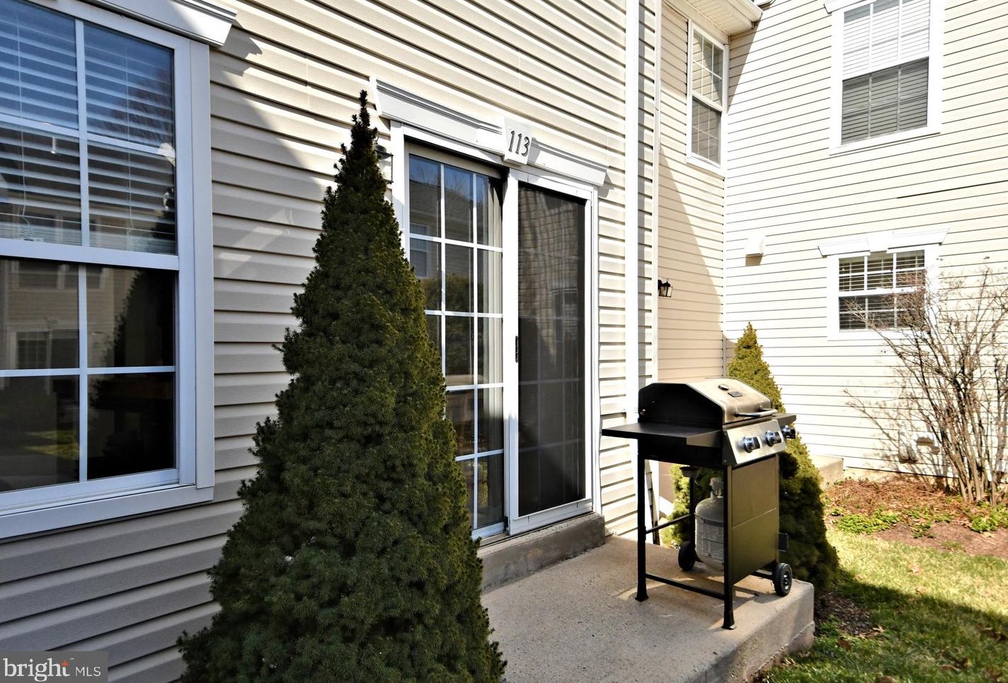 113 Newport Ct, Harleysville PA  19438-3613 exterior