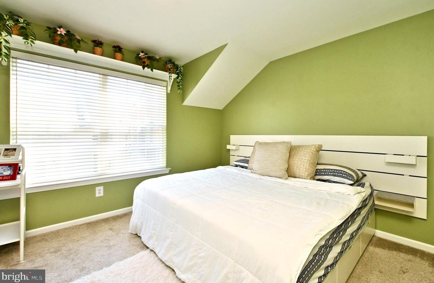 113 Newport Ct, Harleysville PA  19438-3613 exterior