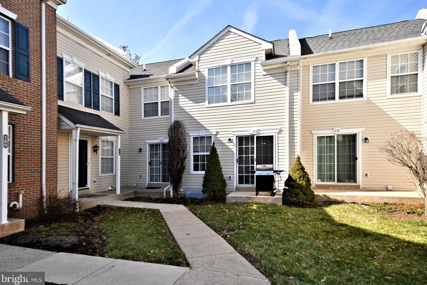 113 Newport Ct, Harleysville PA  19438-3613 exterior