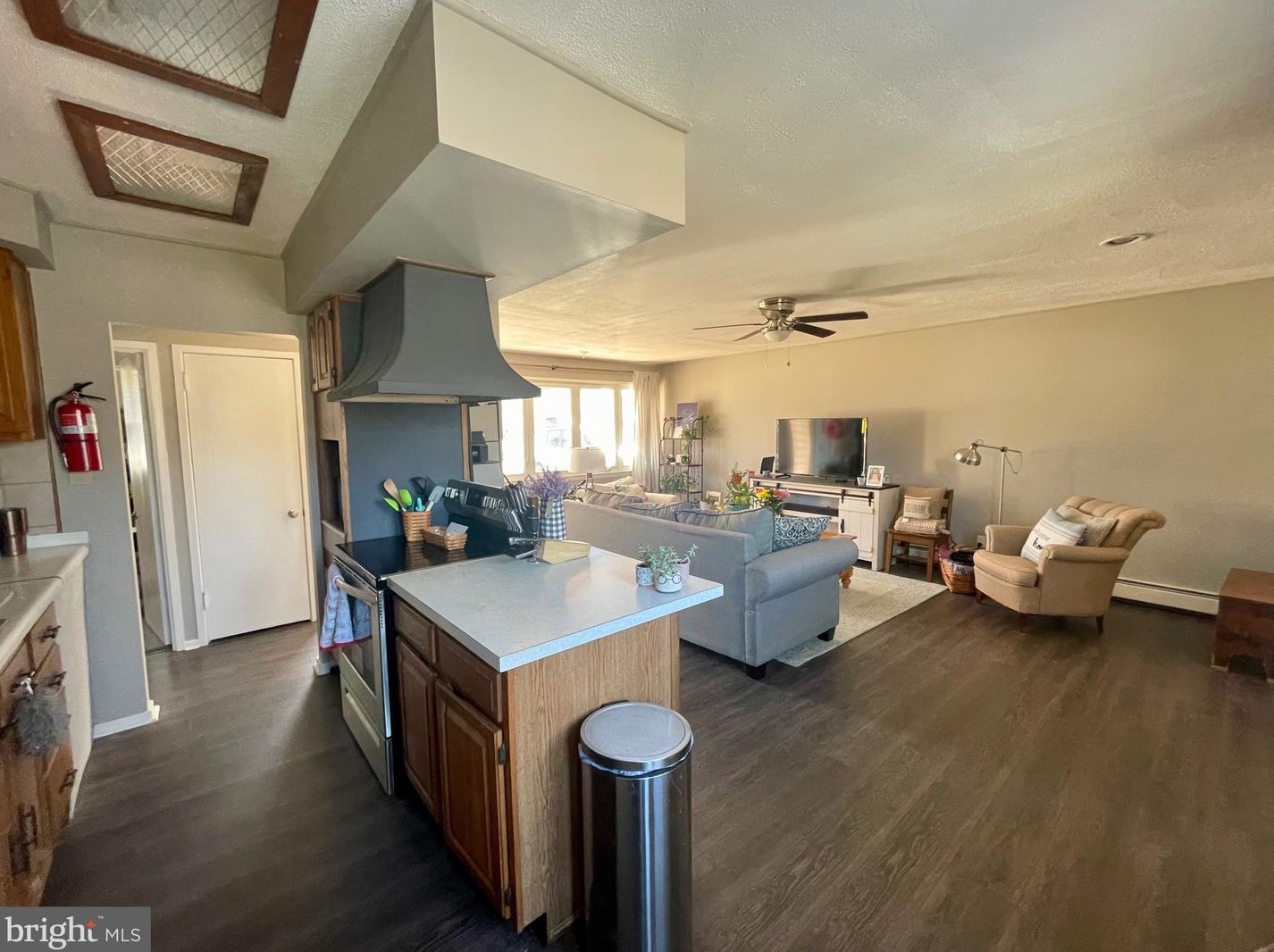 3011 Cottage Ln, Norristown PA  19401-1307 exterior