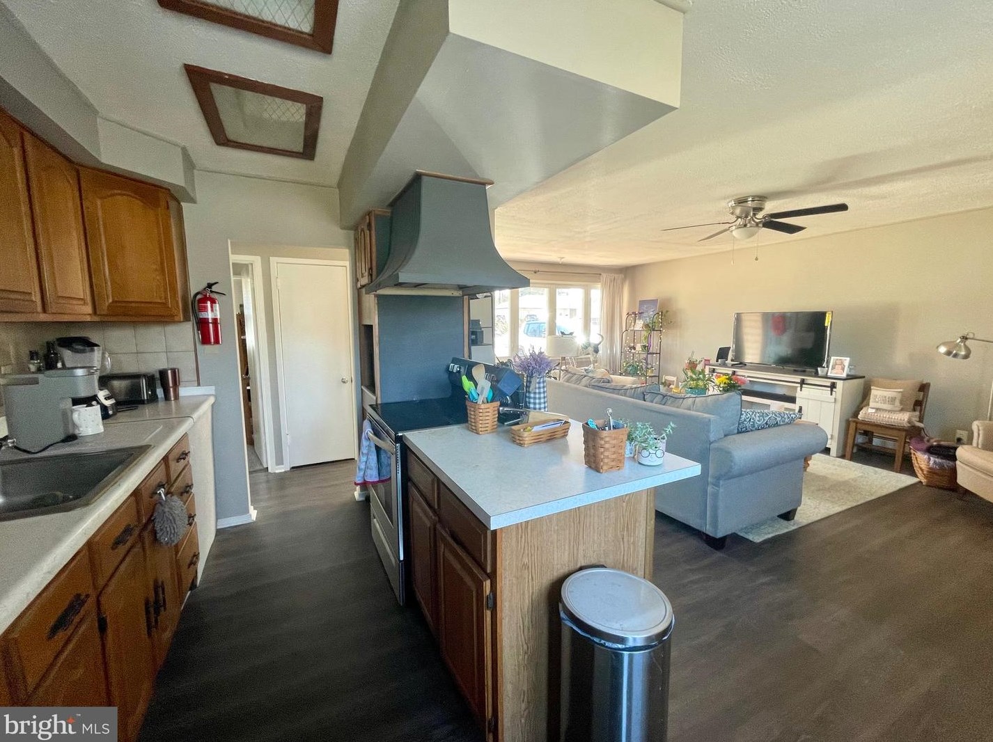 3011 Cottage Ln, Norristown PA  19401-1307 exterior