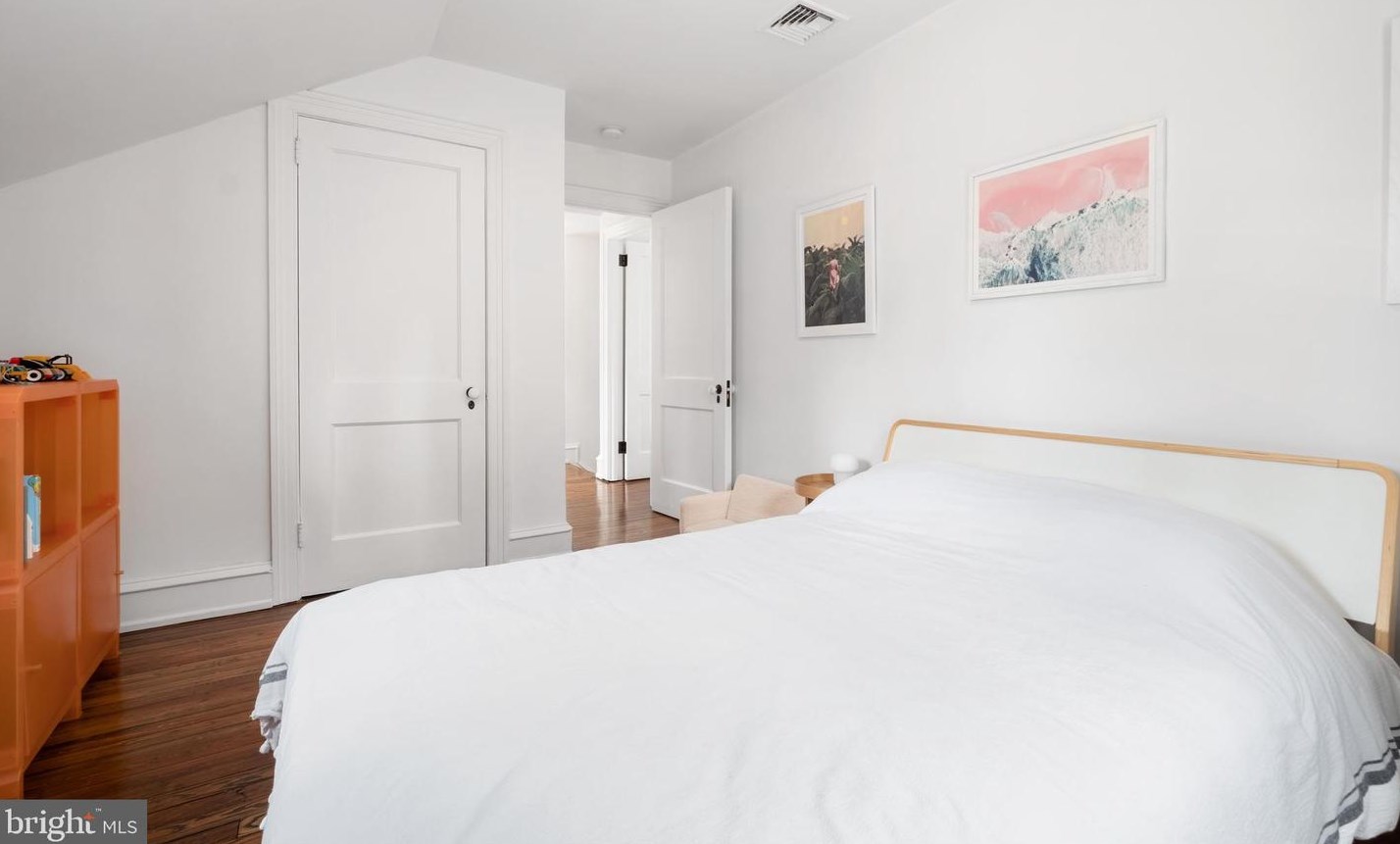 422 Warick Rd, Penn Wynne PA 19096-2343 exterior