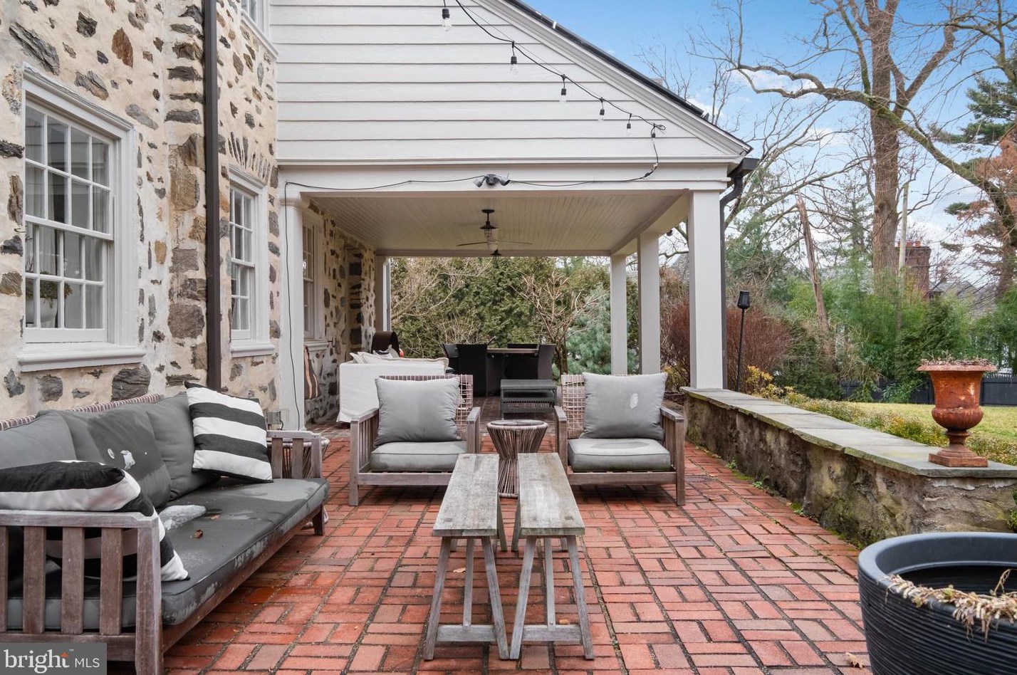 422 Warick Rd, Penn Wynne PA 19096-2343 exterior