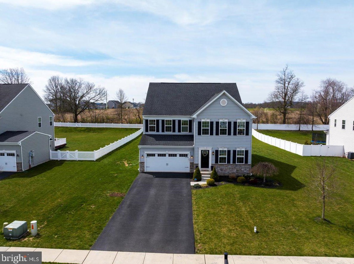 215 Detar Rd, Gilbertsville PA  19525-9447 exterior