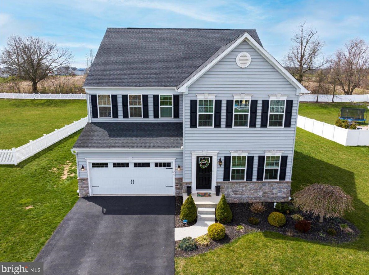 215 Detar Rd, Gilbertsville PA  19525-9447 exterior