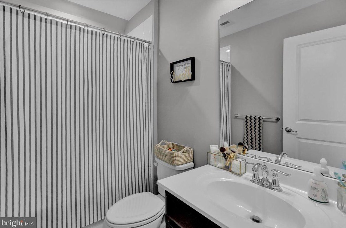 215 Detar Rd, Gilbertsville PA  19525-9447 exterior