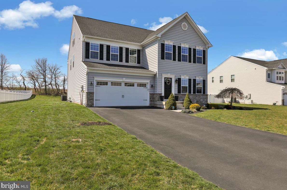 215 Detar Rd, Gilbertsville PA  19525-9447 exterior