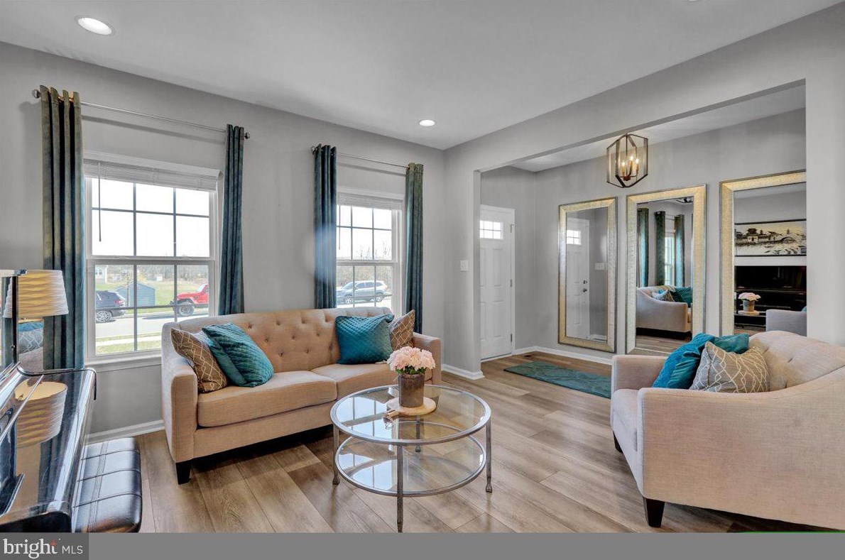 215 Detar Rd, Gilbertsville PA  19525-9447 exterior