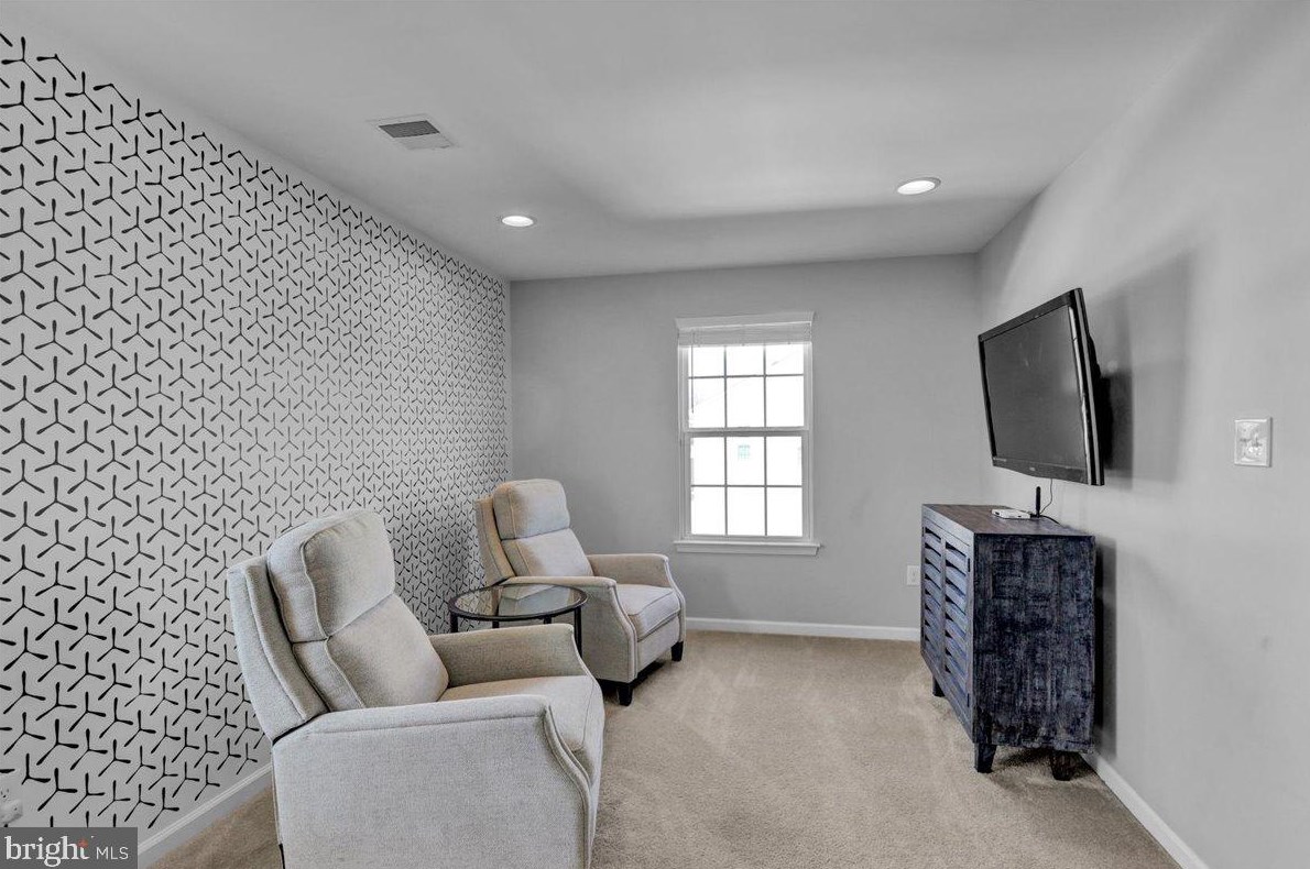 215 Detar Rd, Gilbertsville PA  19525-9447 exterior