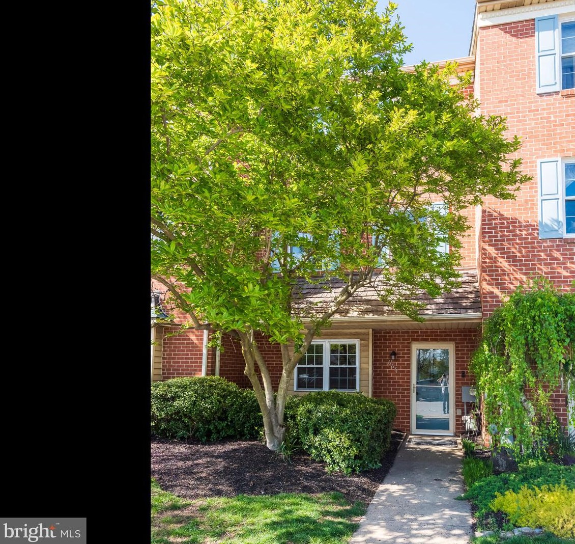 666 Coates Ln, Norristown PA  19406-2560 exterior