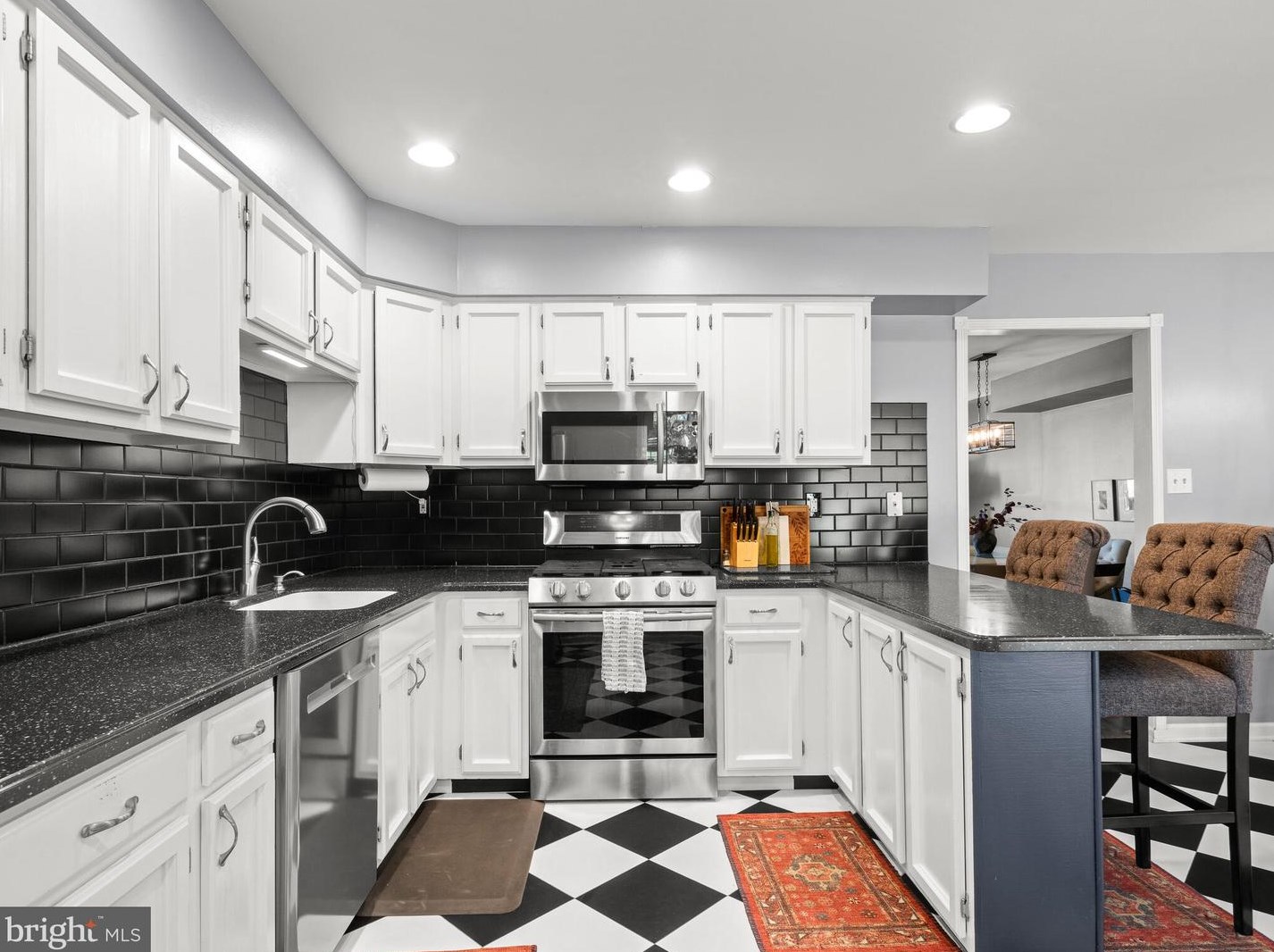666 Coates Ln, Norristown PA  19406-2560 exterior
