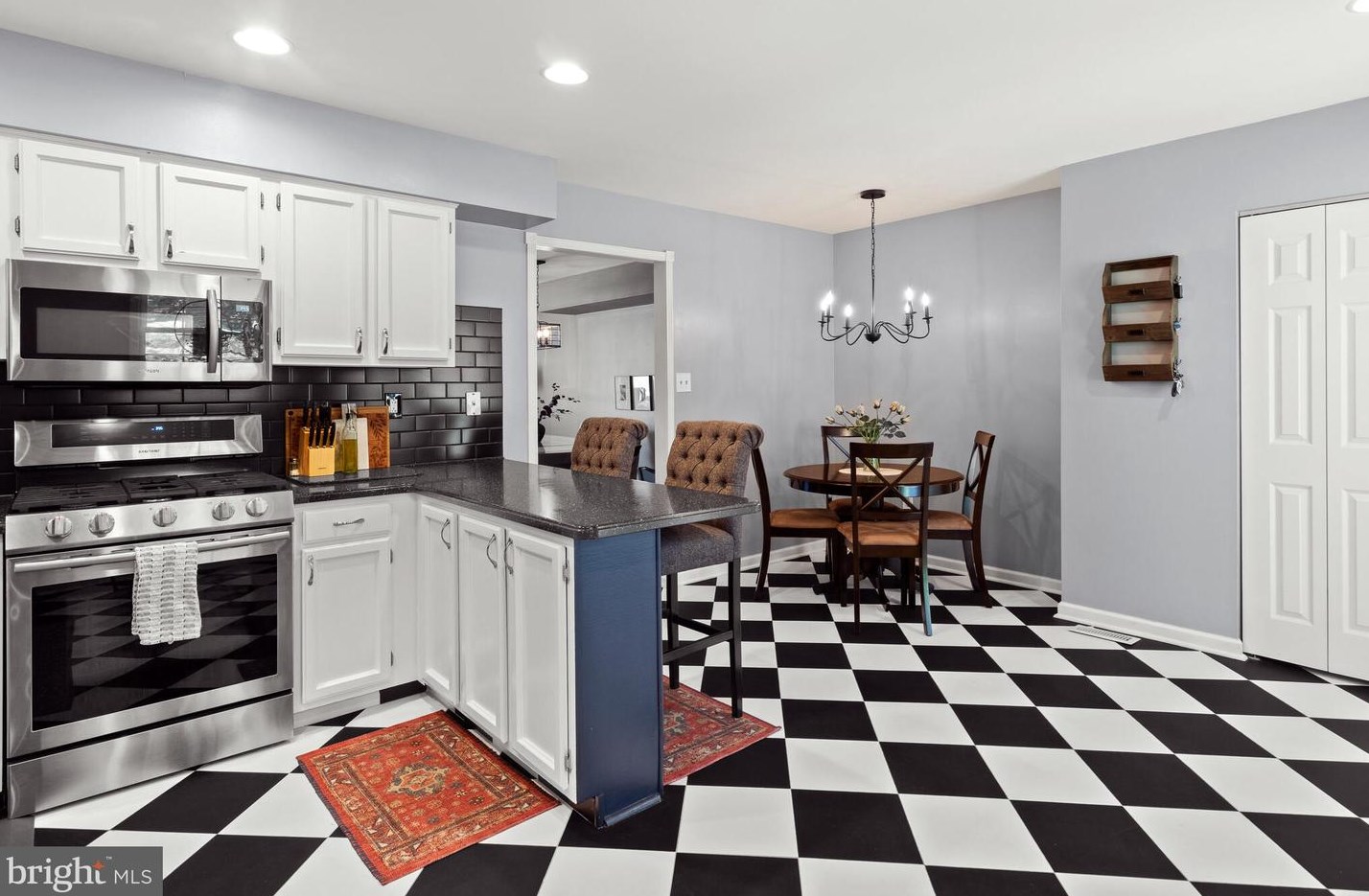 666 Coates Ln, Norristown PA  19406-2560 exterior
