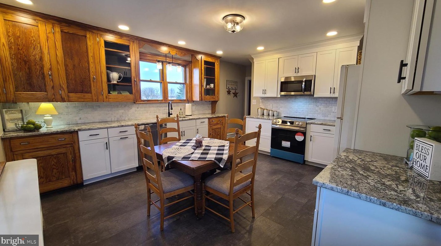 121 Harleysville Pike, Souderton PA  18964-2059 exterior