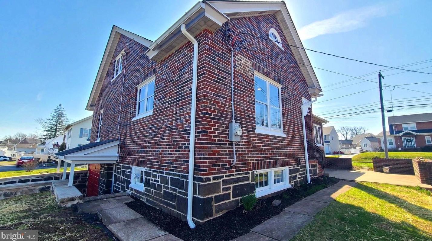 121 Harleysville Pike, Souderton PA  18964-2059 exterior