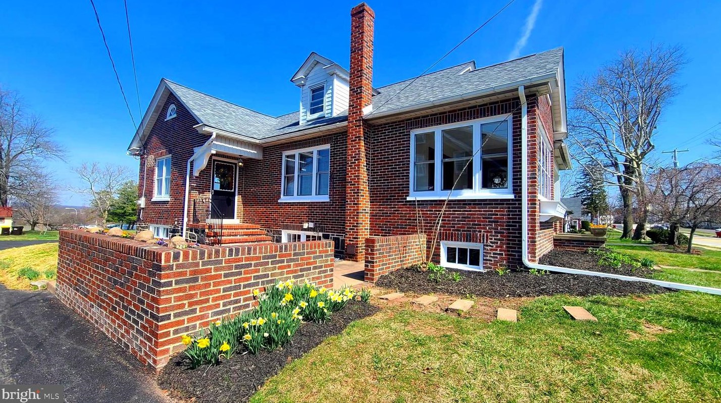 121 Harleysville Pike, Souderton PA  18964-2059 exterior