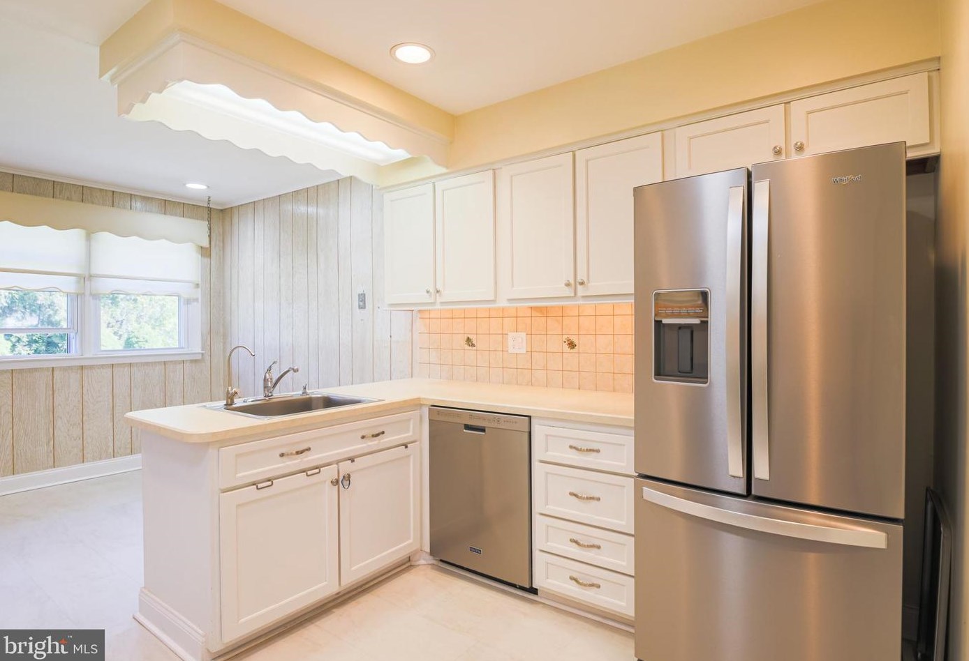 825 Warfield Ln, Huntingdon Valley PA 19006-3426 exterior