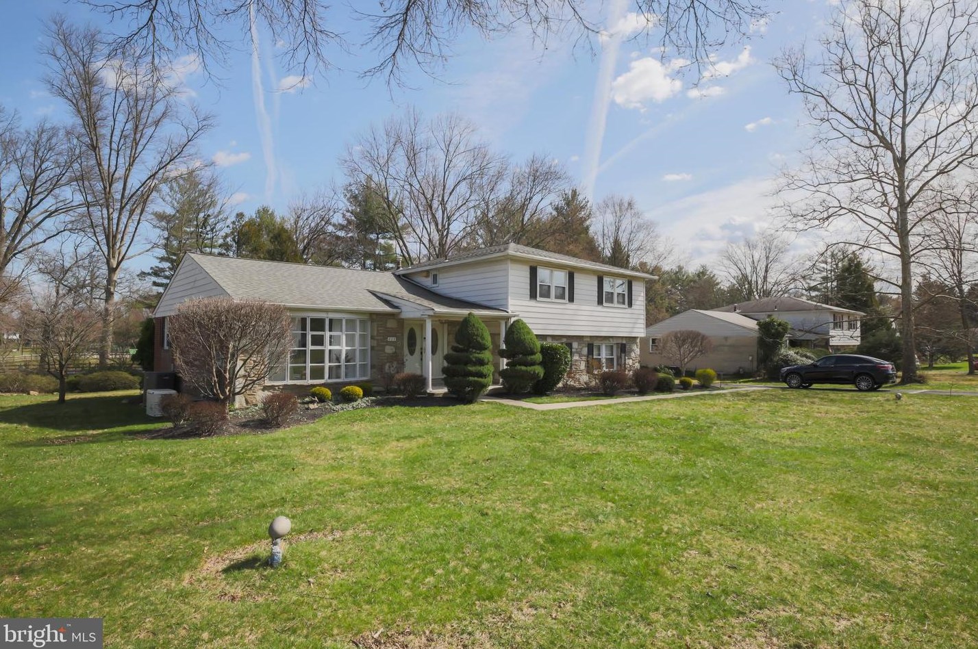 825 Warfield Ln, Huntingdon Valley PA 19006-3426 exterior