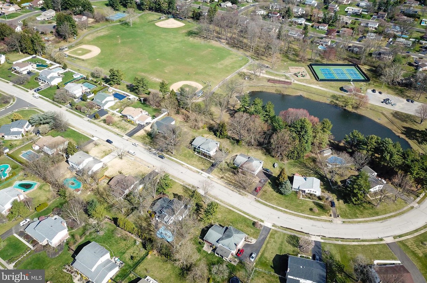 825 Warfield Ln, Huntingdon Valley PA 19006-3426 exterior