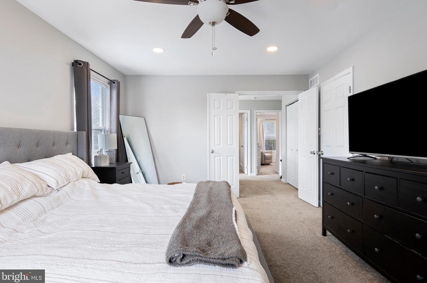 48 Village Dr, Collegeville PA  19473-2314 exterior