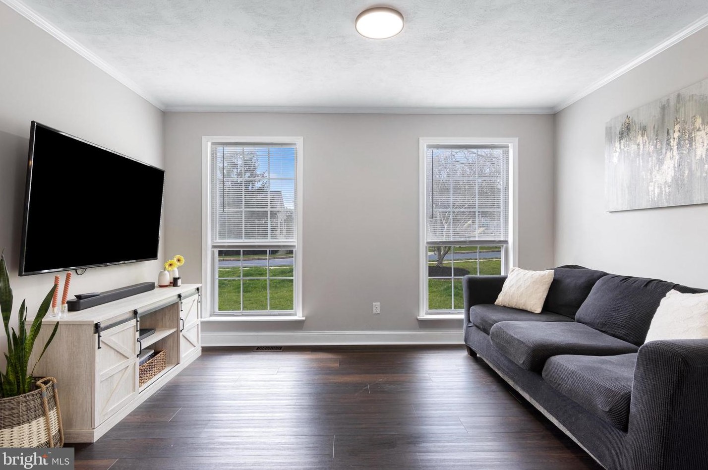 48 Village Dr, Collegeville PA  19473-2314 exterior