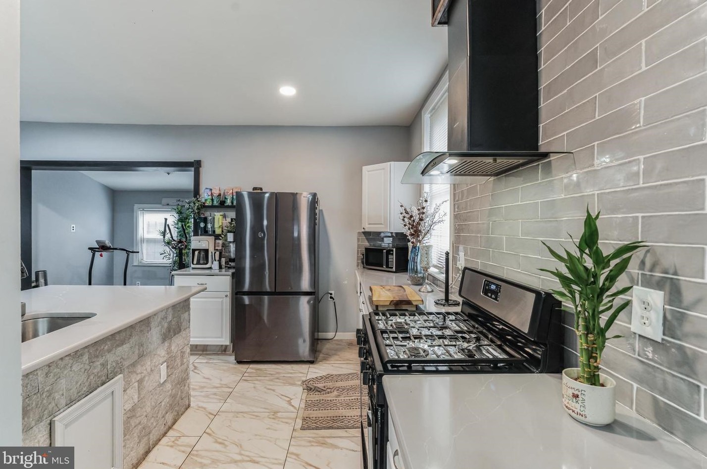 805 Main St, Norristown PA  19401-4103 exterior