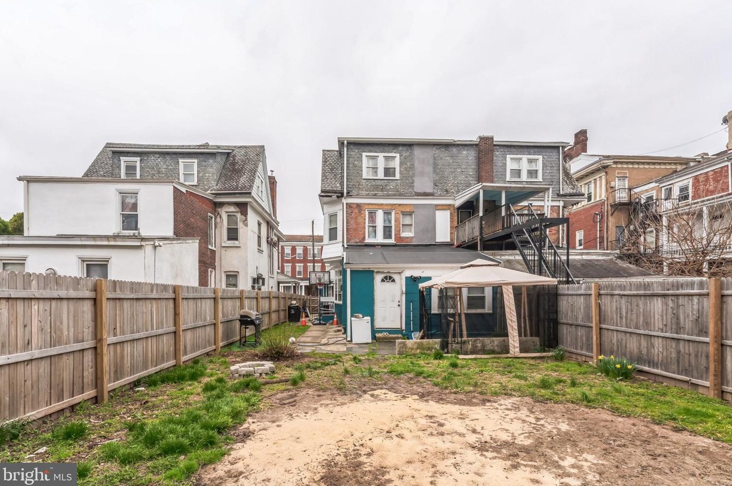 805 Main St, Norristown PA  19401-4103 exterior