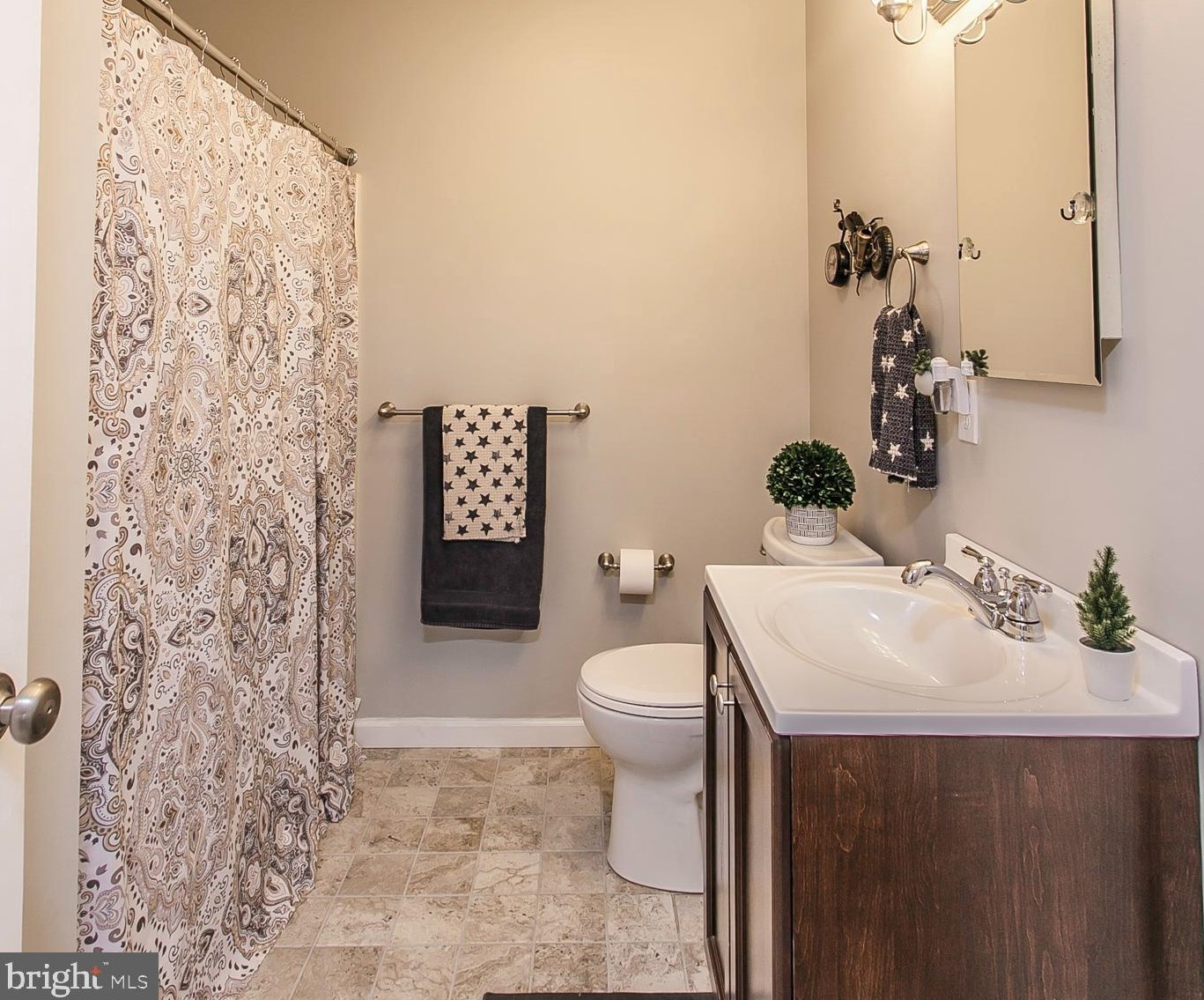 135 Barley Sheaf Dr, Norristown PA  19403-5302 exterior