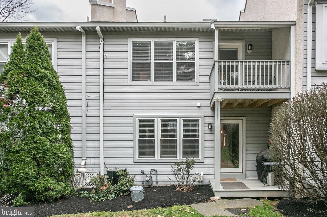 135 Barley Sheaf Dr, Norristown PA  19403-5302 exterior