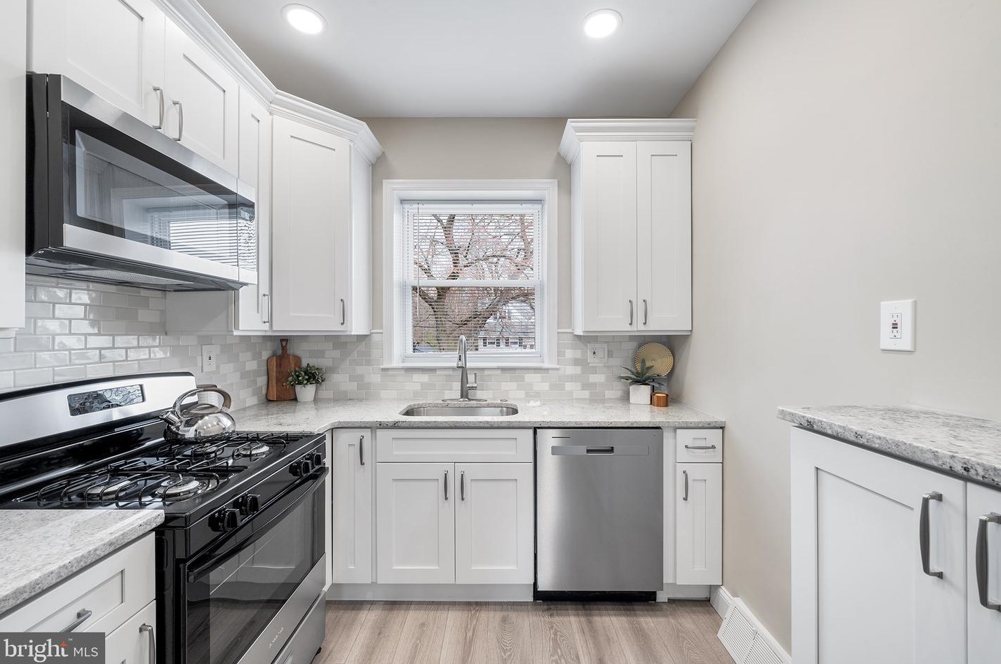 502 Glen Valley Dr, Norristown PA  19401-3129 exterior