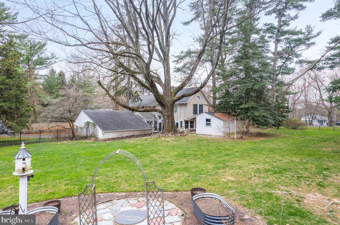 2045 Terwood Rd, Huntingdon Valley PA  19006-5503 exterior