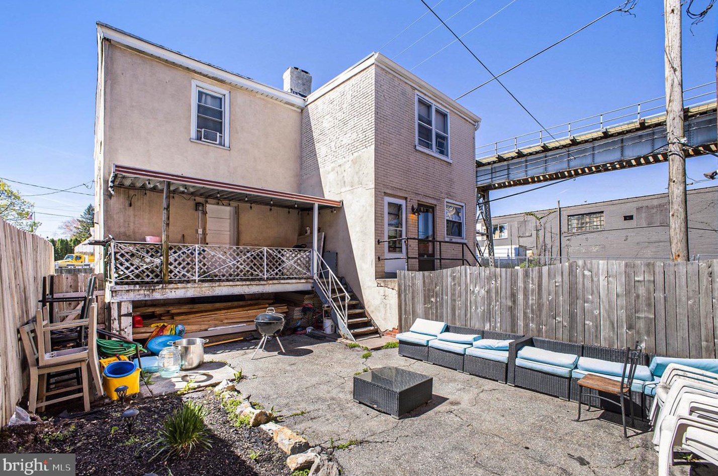 307 4th St, Norristown PA  19405-1808 exterior