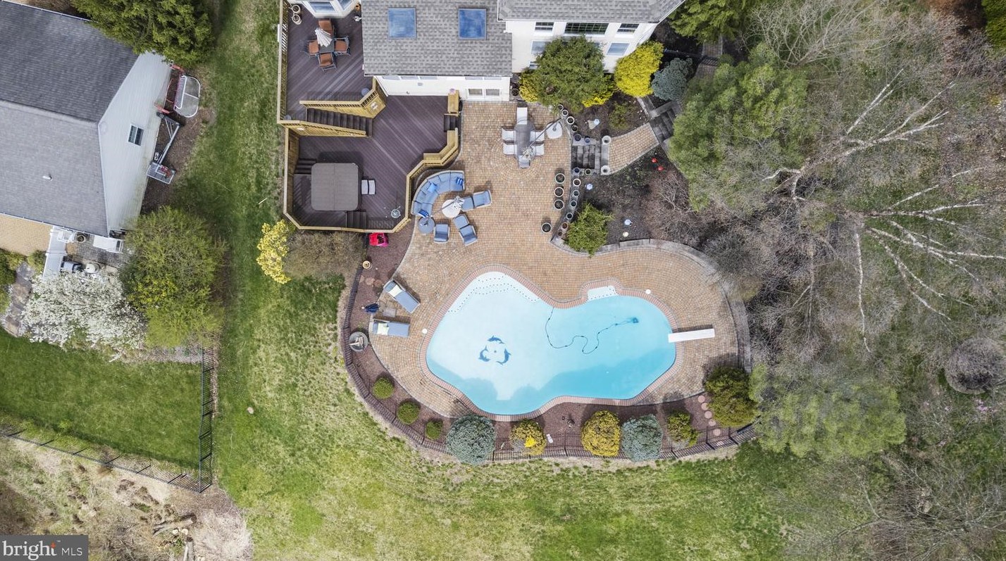 1902 Black Hawk Cir, Norristown PA  19403-1869 exterior