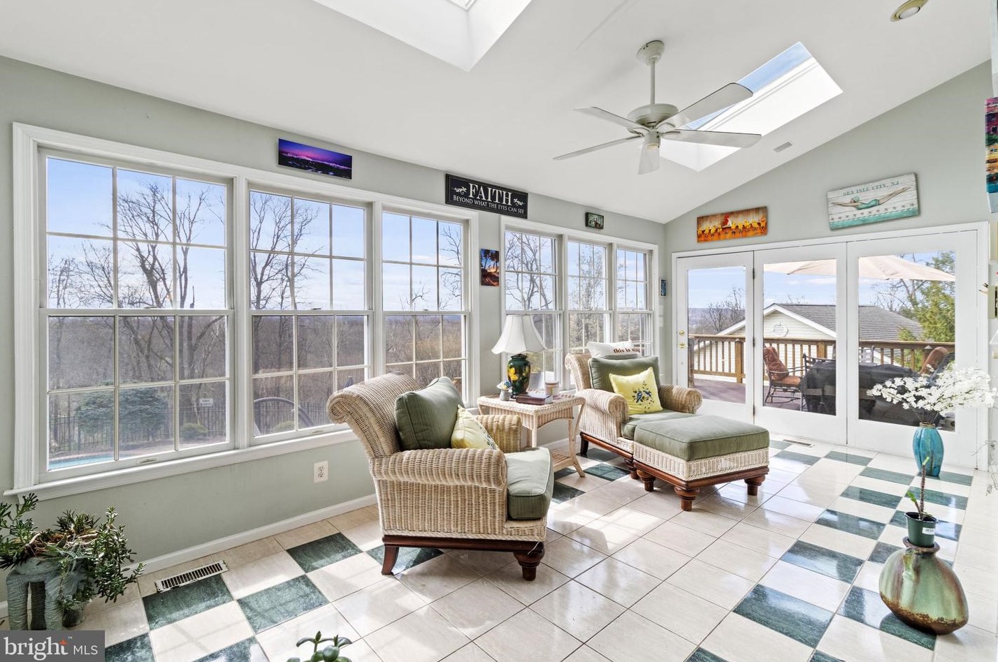 1902 Black Hawk Cir, Norristown PA  19403-1869 exterior