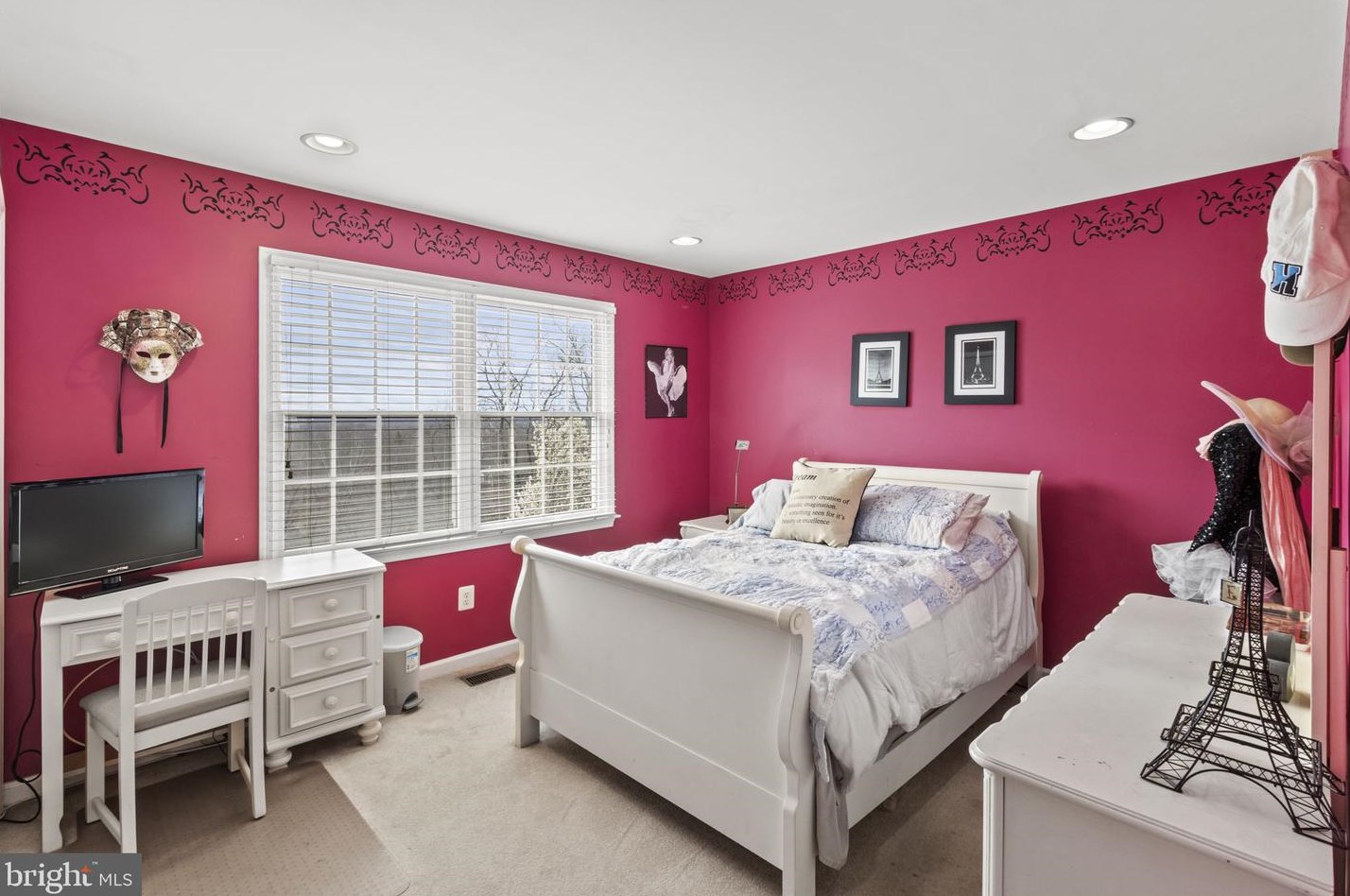 1902 Black Hawk Cir, Norristown PA  19403-1869 exterior