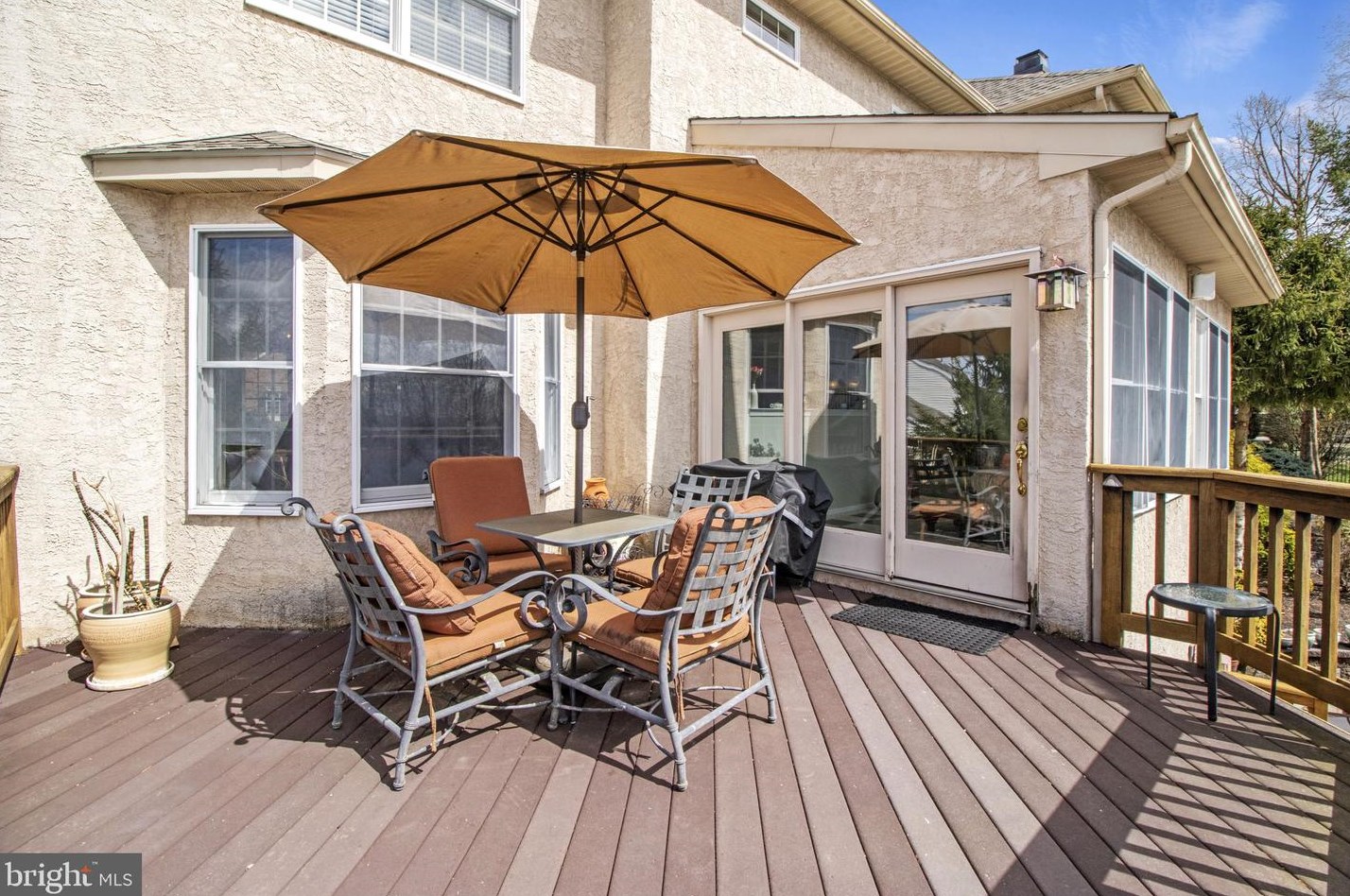 1902 Black Hawk Cir, Norristown PA  19403-1869 exterior