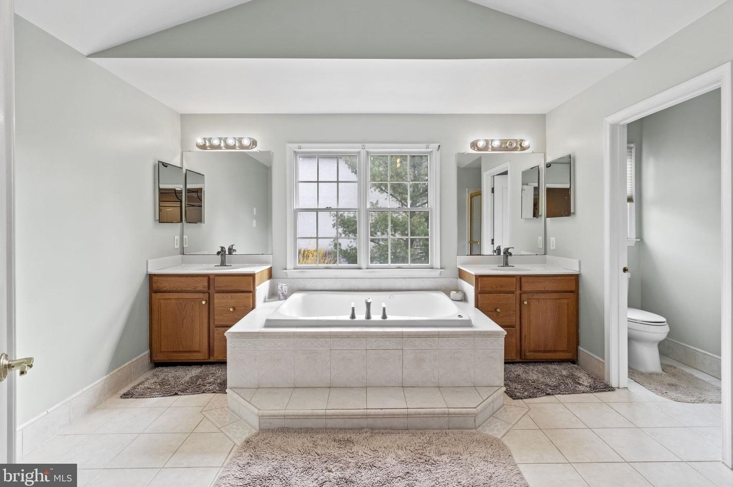 1902 Black Hawk Cir, Norristown PA  19403-1869 exterior