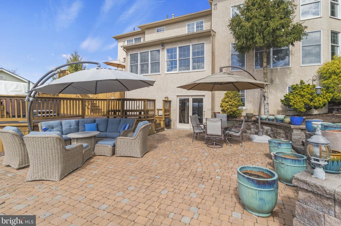 1902 Black Hawk Cir, Norristown PA  19403-1869 exterior