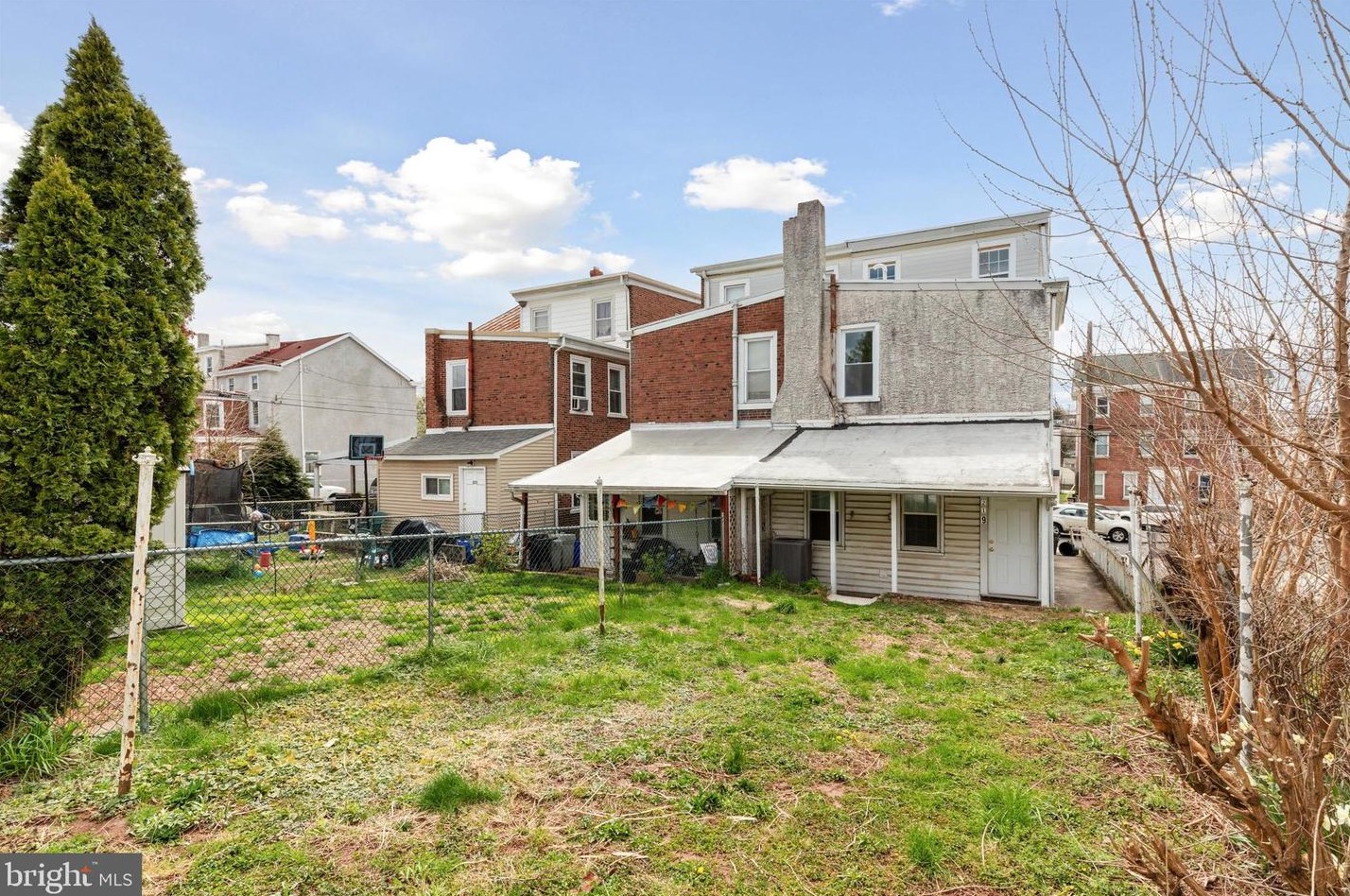 219 Holstein St, Norristown PA  19405-1417 exterior