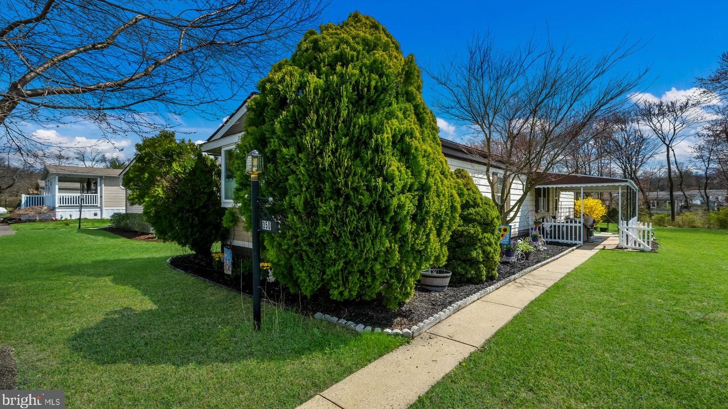 350 Woodstream Way, North Wales PA  19454-1142 exterior