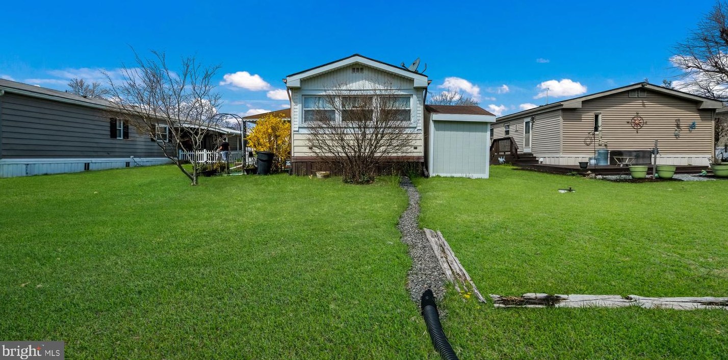 350 Woodstream Way, North Wales PA  19454-1142 exterior