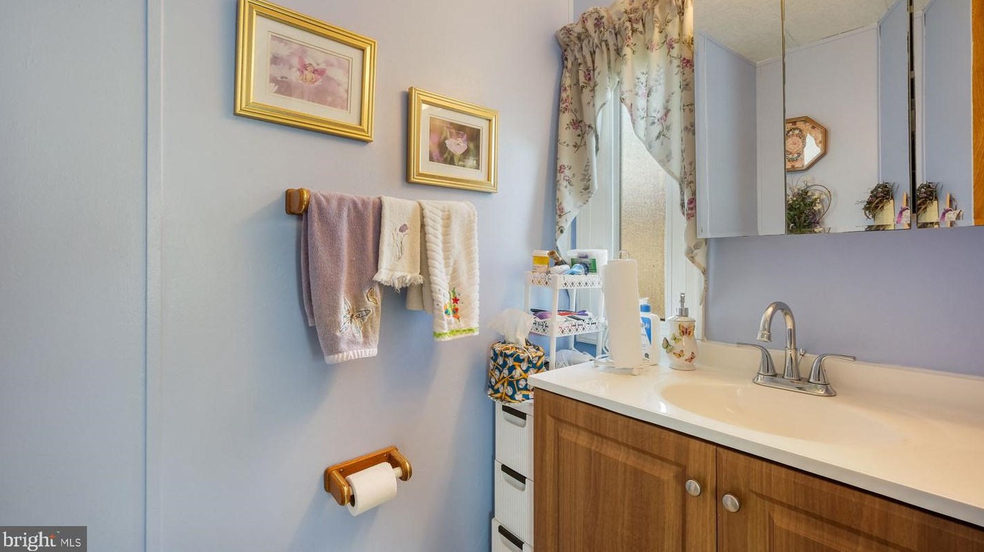 350 Woodstream Way, North Wales PA  19454-1142 exterior