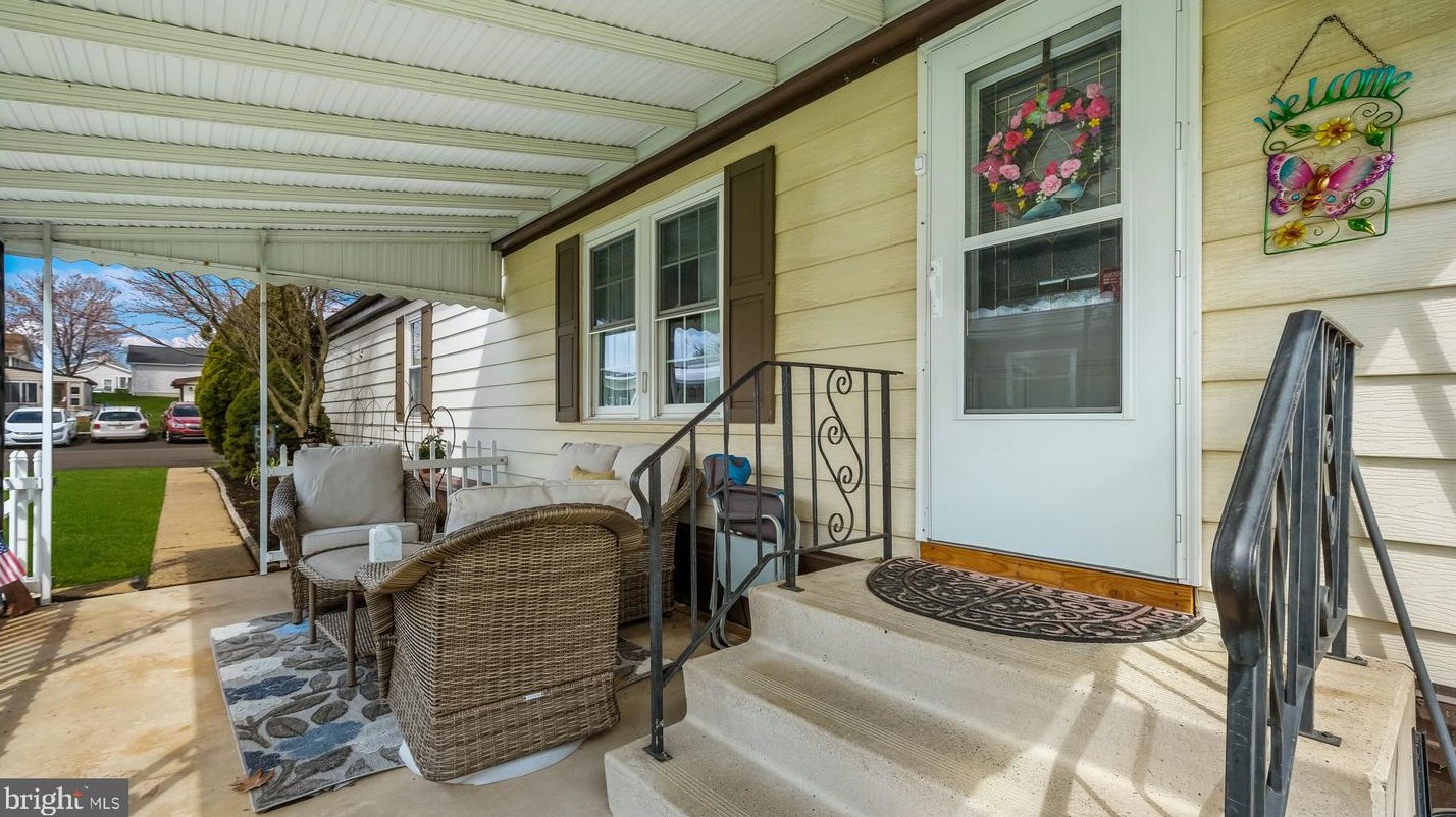 350 Woodstream Way, North Wales PA  19454-1142 exterior