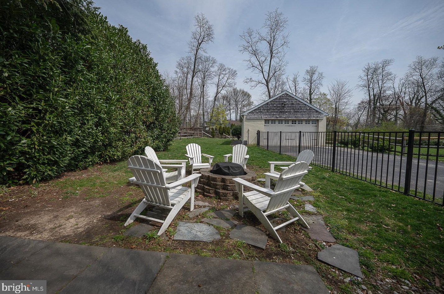 547 Barrett Ave, Haverford PA  19041-1401 exterior