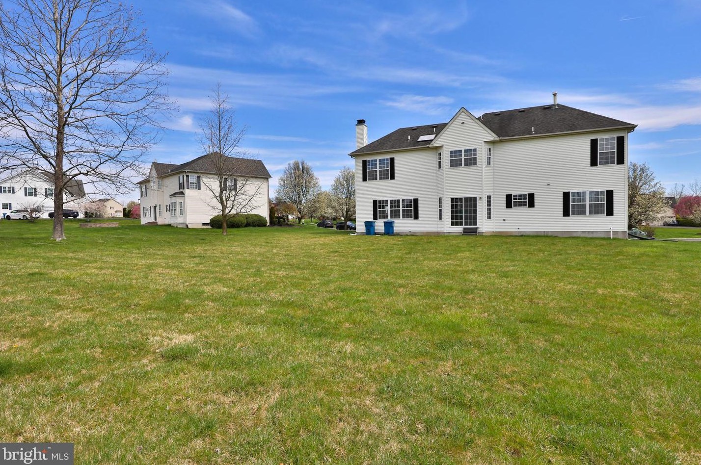 149 Raven Hollow Dr, North Wales PA  19454-4429 exterior