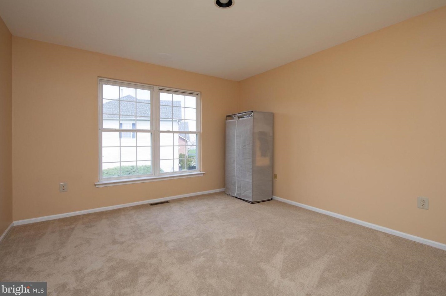 149 Raven Hollow Dr, North Wales PA  19454-4429 exterior